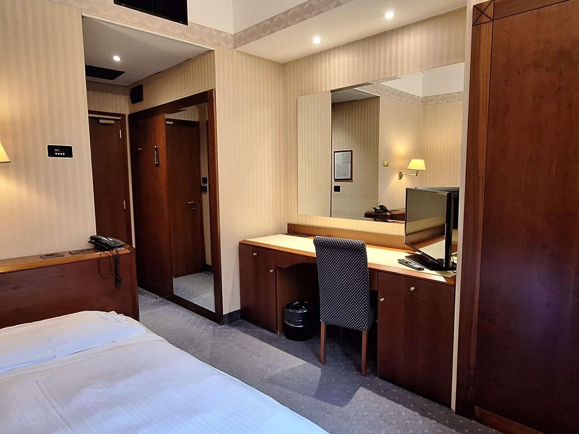Mercure Reggio Emilia Centro Astoria Esterno foto